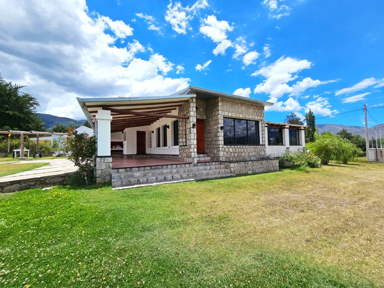 CASA EN VENTA TAFI DEL VALLE 2D, 2 Bñ, GALERIAS, ASADOR COCHERA. DENTRO DE LA VILLA