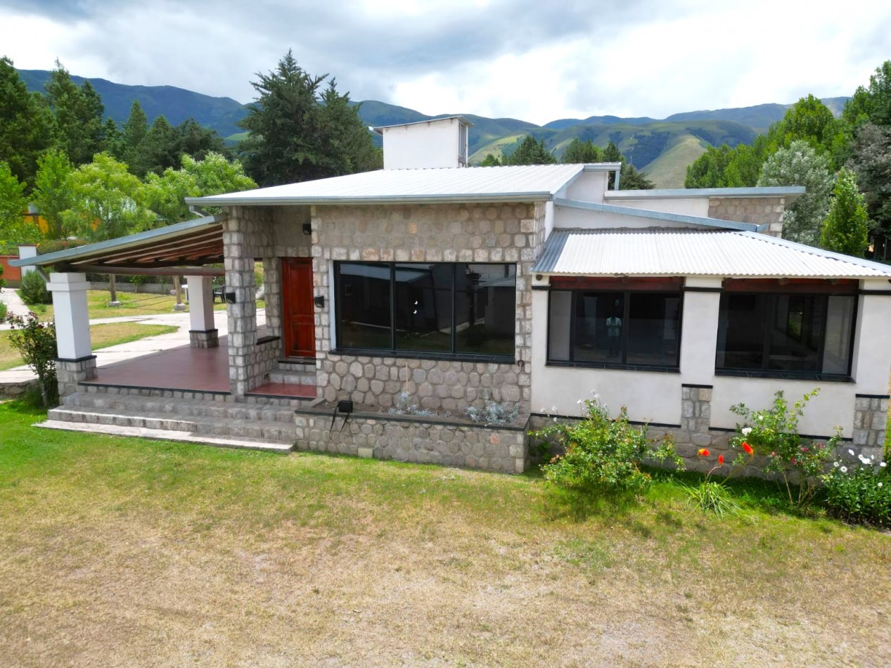 CASA EN VENTA TAFI DEL VALLE 2D, 2 Bñ, GALERIAS, ASADOR COCHERA. DENTRO DE LA VILLA