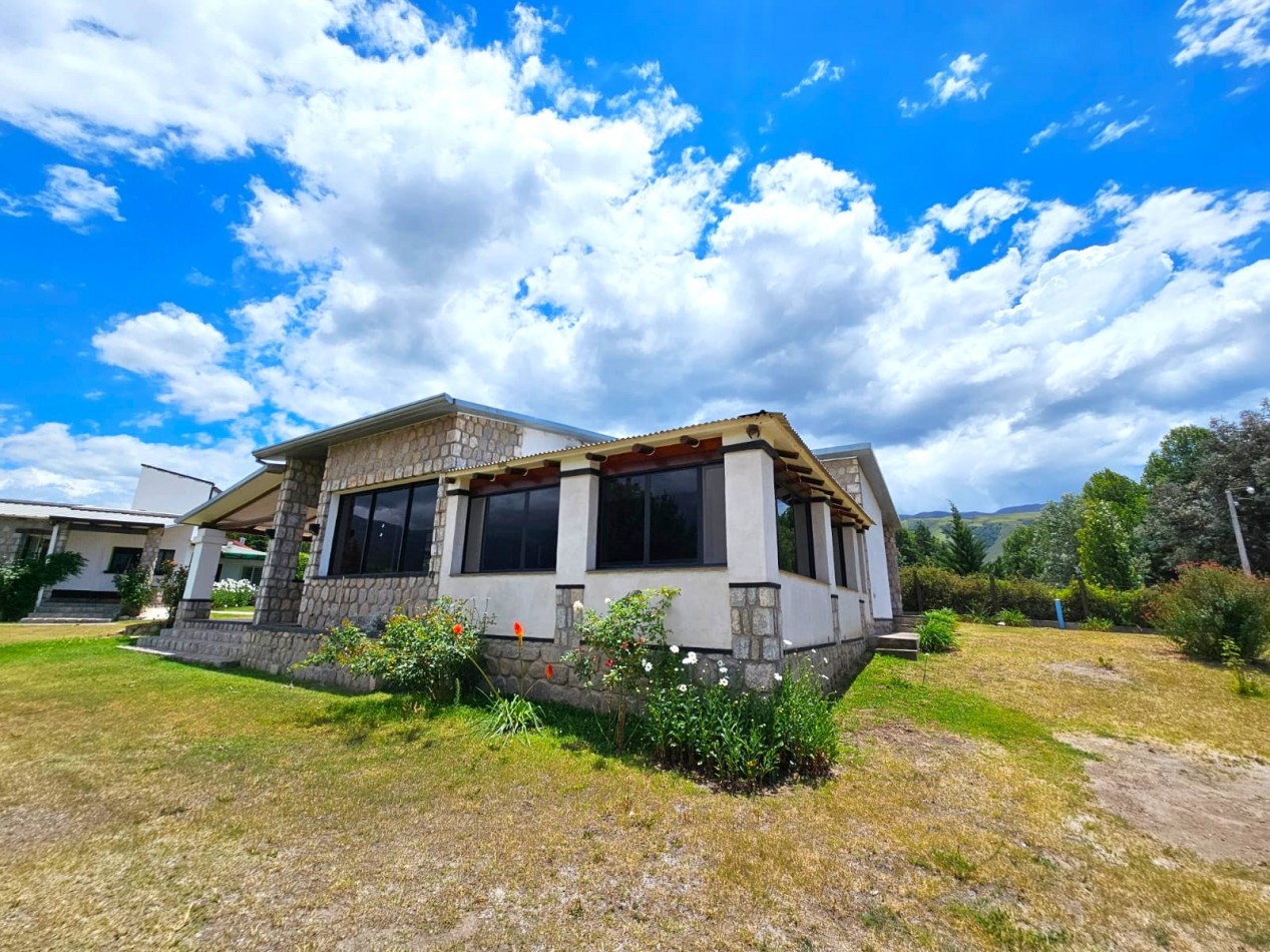 CASA EN VENTA TAFI DEL VALLE 2D, 2 Bñ, GALERIAS, ASADOR COCHERA. DENTRO DE LA VILLA
