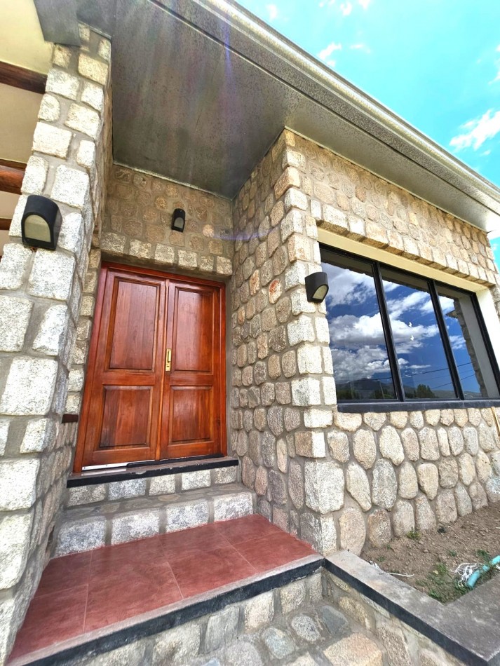 CASA EN VENTA TAFI DEL VALLE 2D, 2 Bñ, GALERIAS, ASADOR COCHERA. DENTRO DE LA VILLA