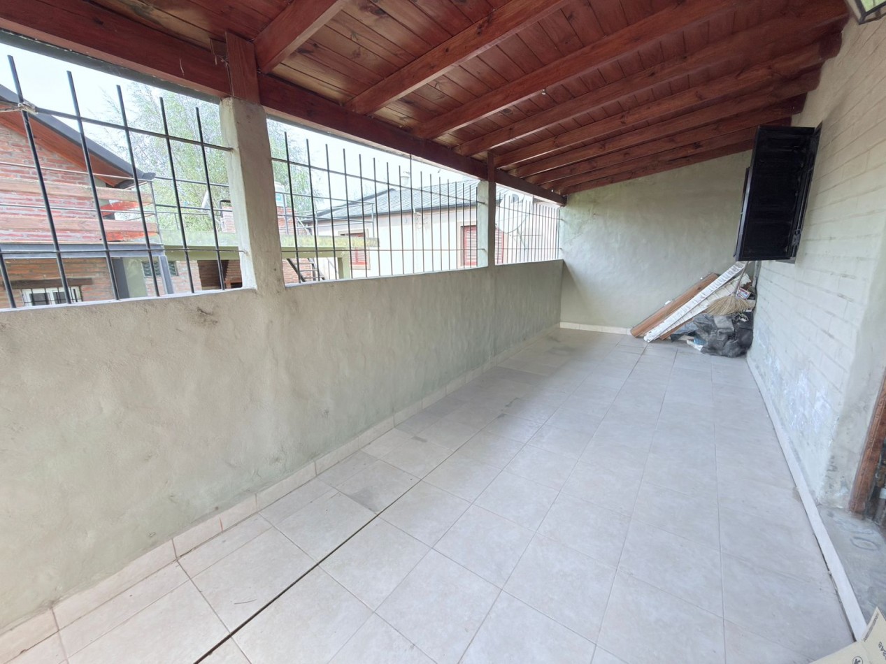 VENTA CASA EL MOLLAR 2D, QUINCHO CON ASADOR Y COCHERA. BARRIO CERRADO CERCANO AL LAGO