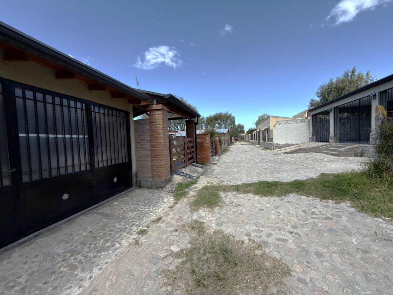 VENTA CASA EL MOLLAR 2D, QUINCHO CON ASADOR Y COCHERA. BARRIO CERRADO CERCANO AL LAGO