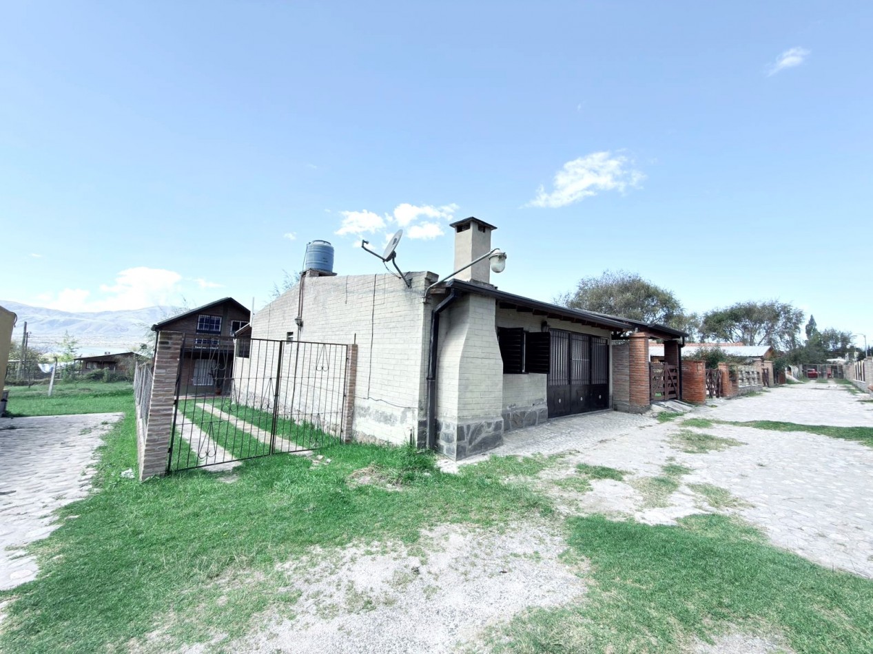VENTA CASA EL MOLLAR 2D, QUINCHO CON ASADOR Y COCHERA. BARRIO CERRADO CERCANO AL LAGO