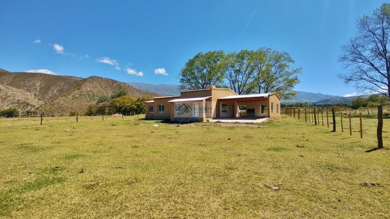 CASA EN VENTA 4D, 2 BÑ - TAFI DEL VALLE - LOTEO VILLA CHENAUT 