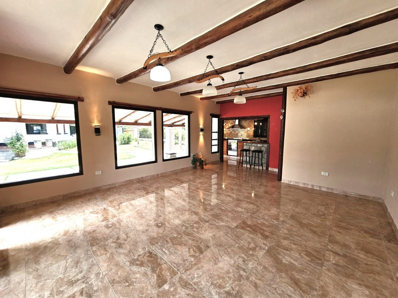 CASA EN VENTA TAFI DEL VALLE 2D, 2 Bñ, GALERIAS, ASADOR COCHERA. DENTRO DE LA VILLA