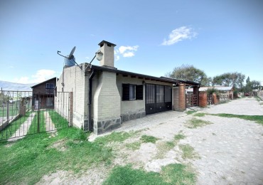 VENTA CASA EL MOLLAR 2D, QUINCHO CON ASADOR Y COCHERA. BARRIO CERRADO CERCANO AL LAGO